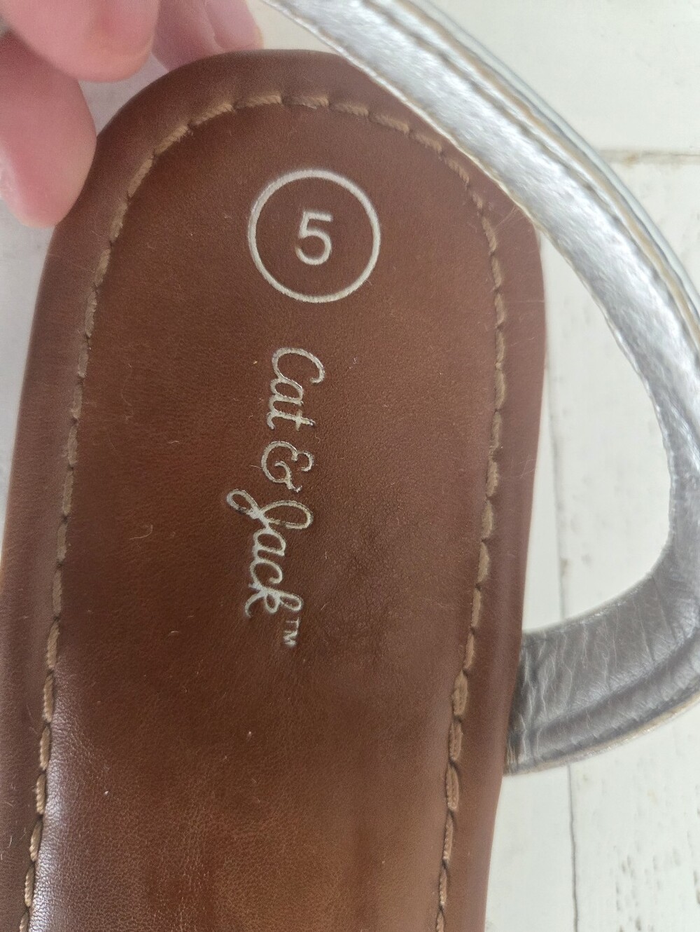 Cat & Jack Silver Beaded T-Strap Brown Footbed Sandals; Girl's 5, Women's 6.5 - Picture 4 of 6